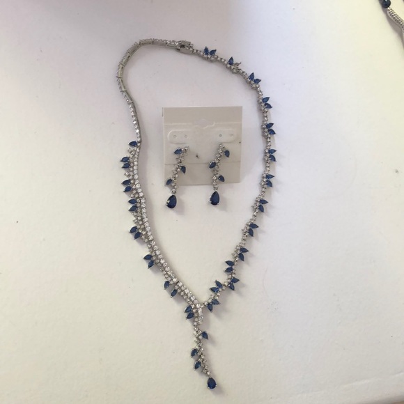 Beautiful matching necklace and earings - Picture 1 of 1